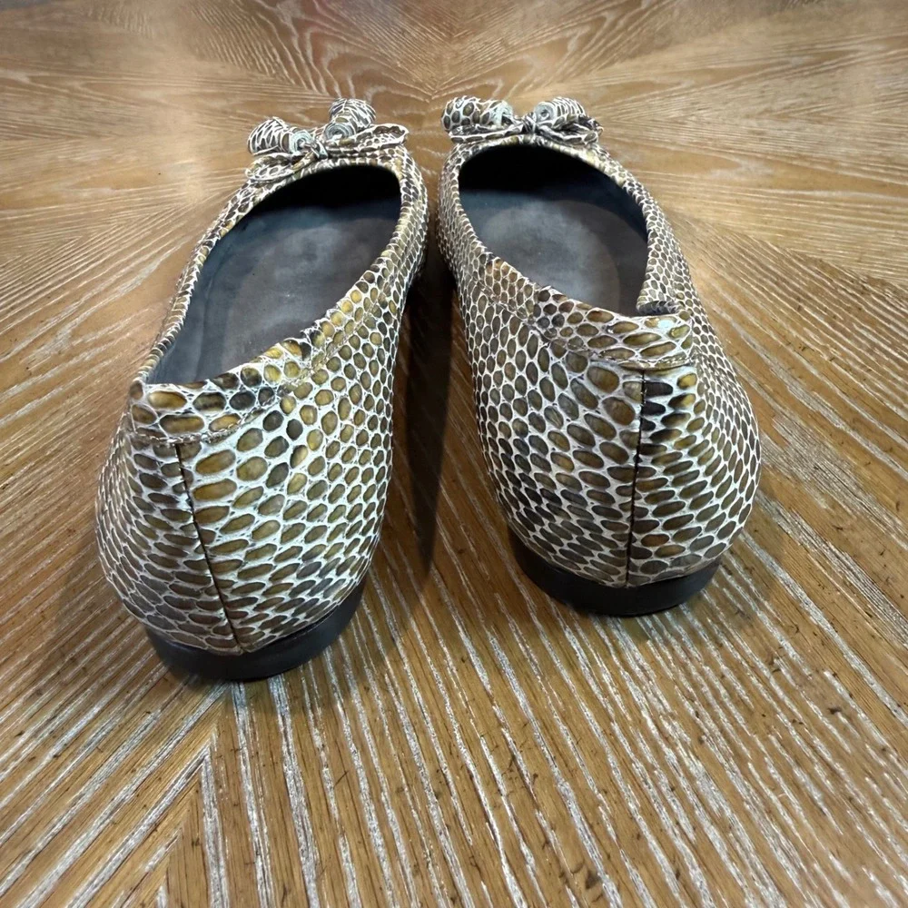 Stuart Weitzman Shoestring Snakeskin Embossed Flats‎ Tassels Brown Size 6.5